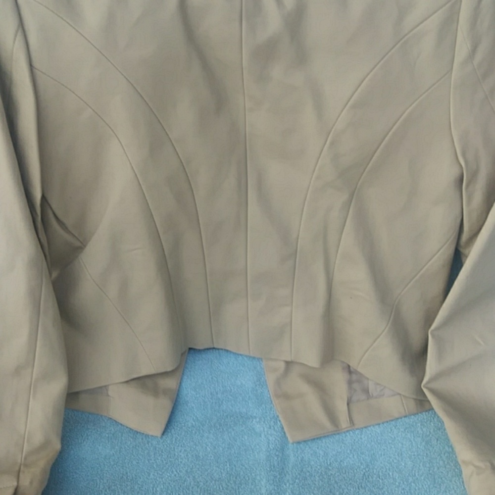 Blazer - Picture 3 of 4